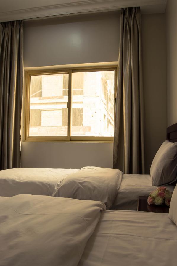 שארג'ה Wardah Hotel Apartments מראה חיצוני תמונה